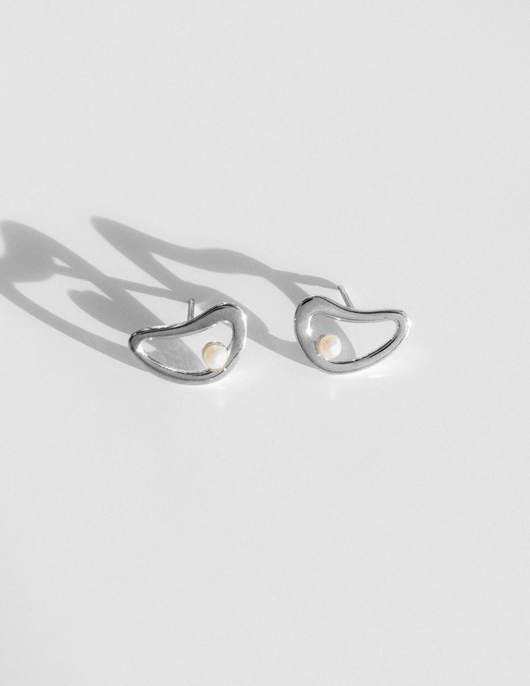 Nami Pearl Earrings in Silver