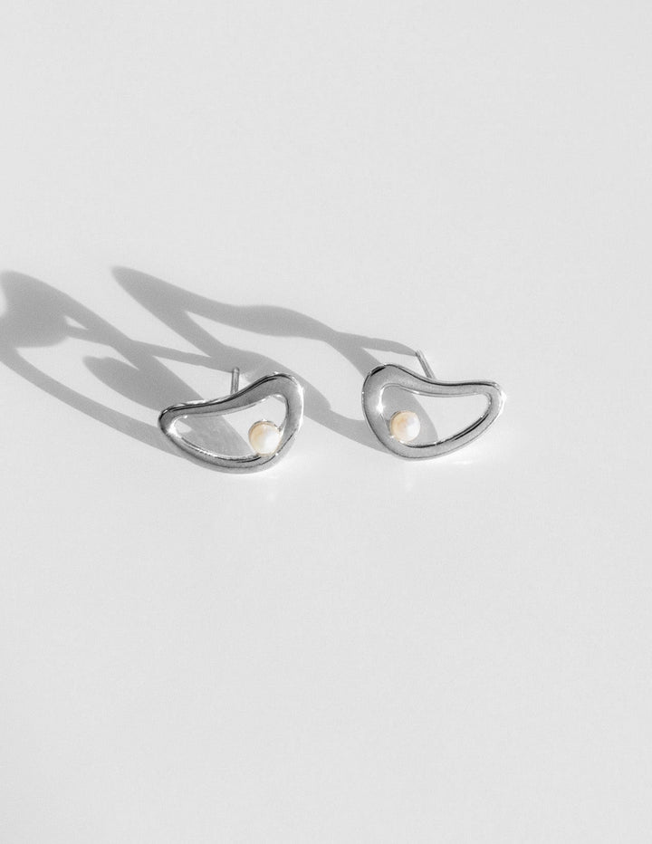 Nami Pearl Earrings in Silver