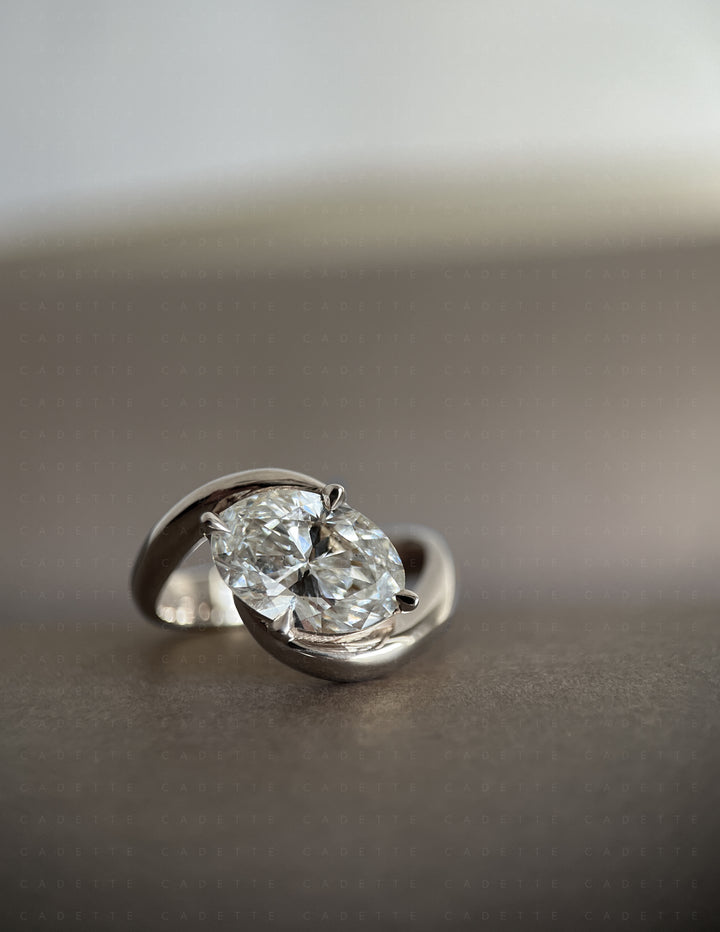 Oval Rapture Ring — TAPERED PRONG Setting