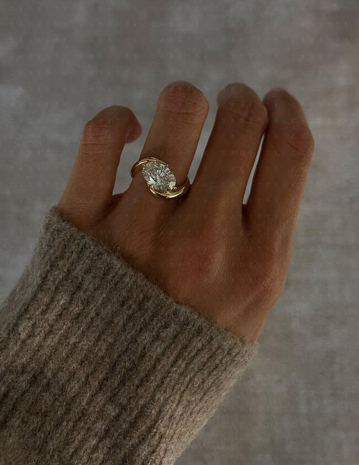 Oval Rapture Ring — TAPERED PRONG Setting