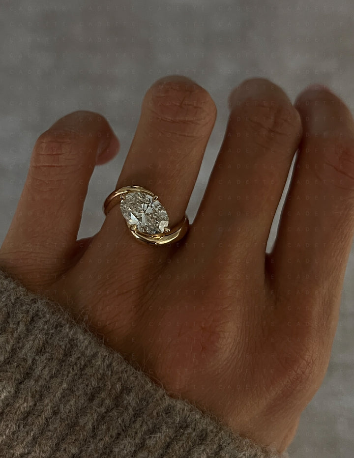 Oval Rapture Ring — TAPERED PRONG Setting