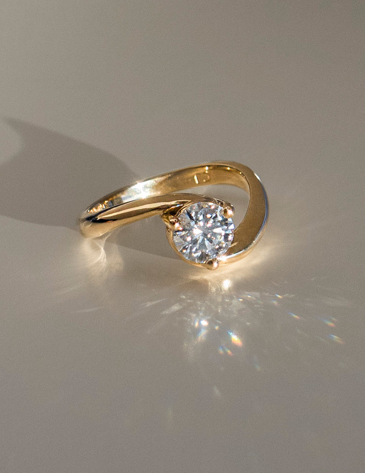 Cadette Round Rapture engagement ring. Round Ocean Inspired Engagement Ring. Round Nature Inspired Engagement Ring.
