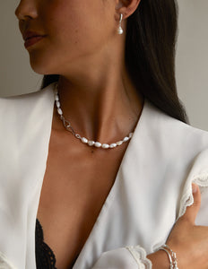 Divina Pearl Necklace in Silver