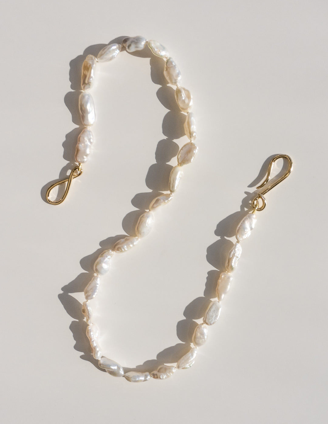 Divina Pearl Necklace in Gold