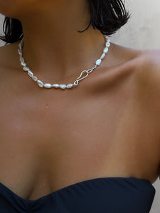 Divina Pearl Necklace in Silver