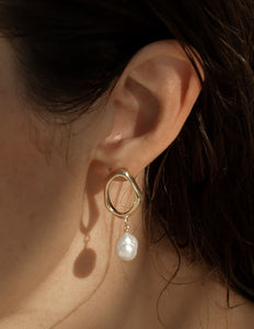 modern and organic gold baroque pearl earrings