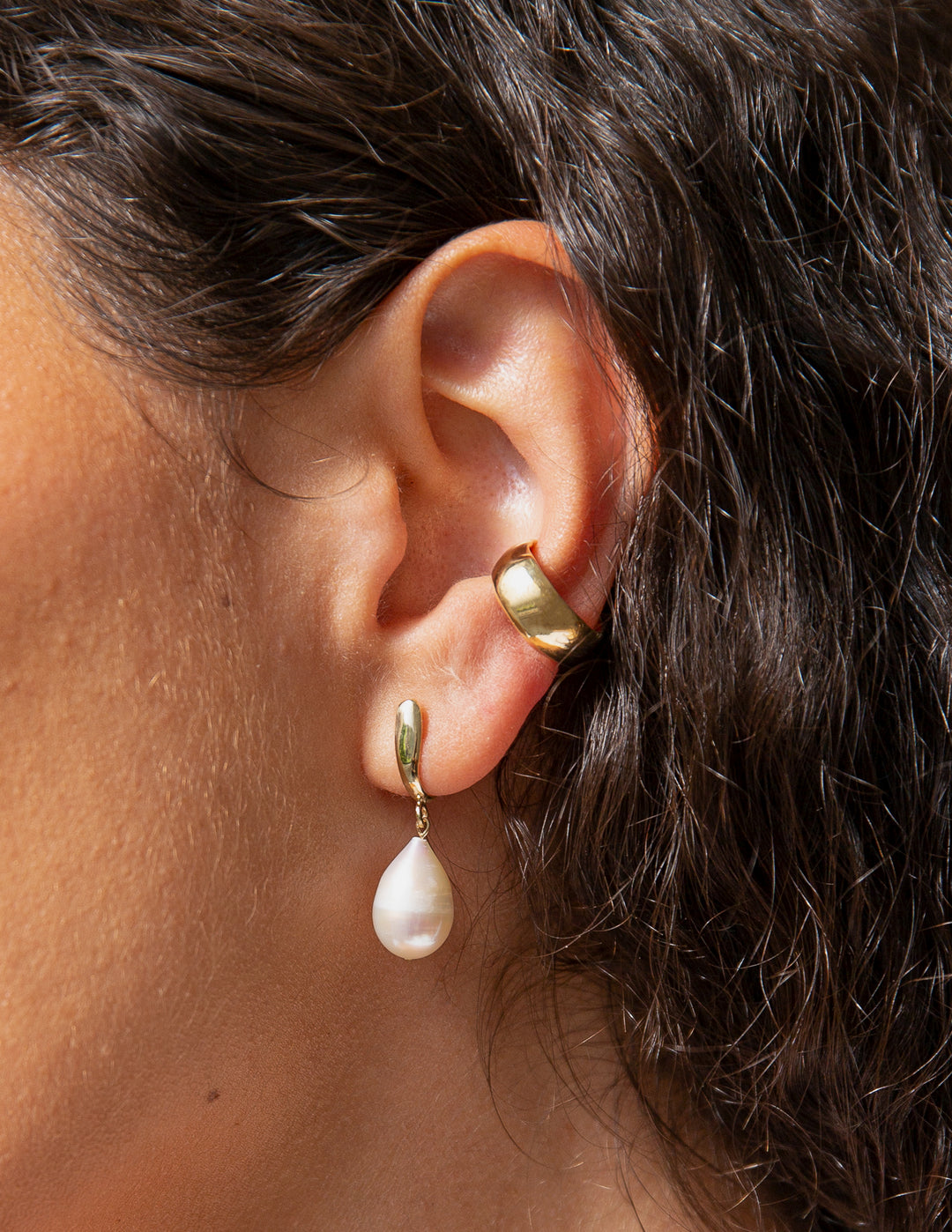 gold pearl modern teardrop earrings
