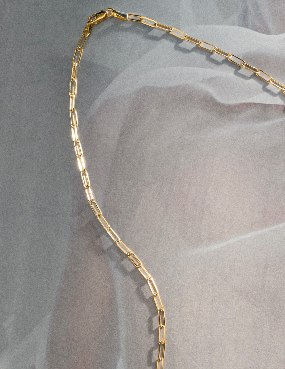 Essential Paperclip Chain in Gold