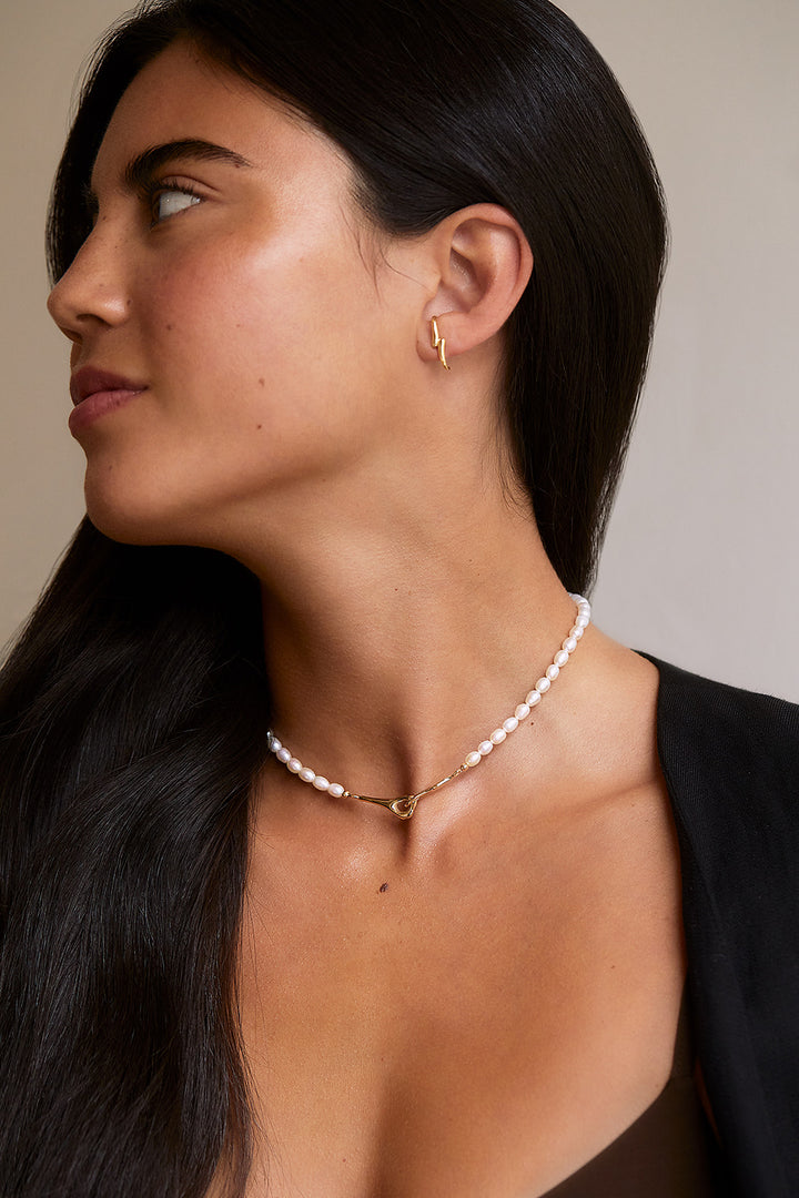 Lyvia Pearl Necklace in Gold